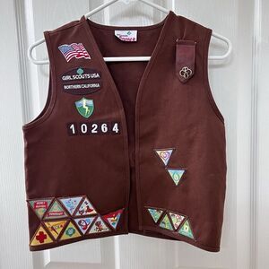Girl Scouts of America Brown Brownie Vest Pins Badges USA Size Medium